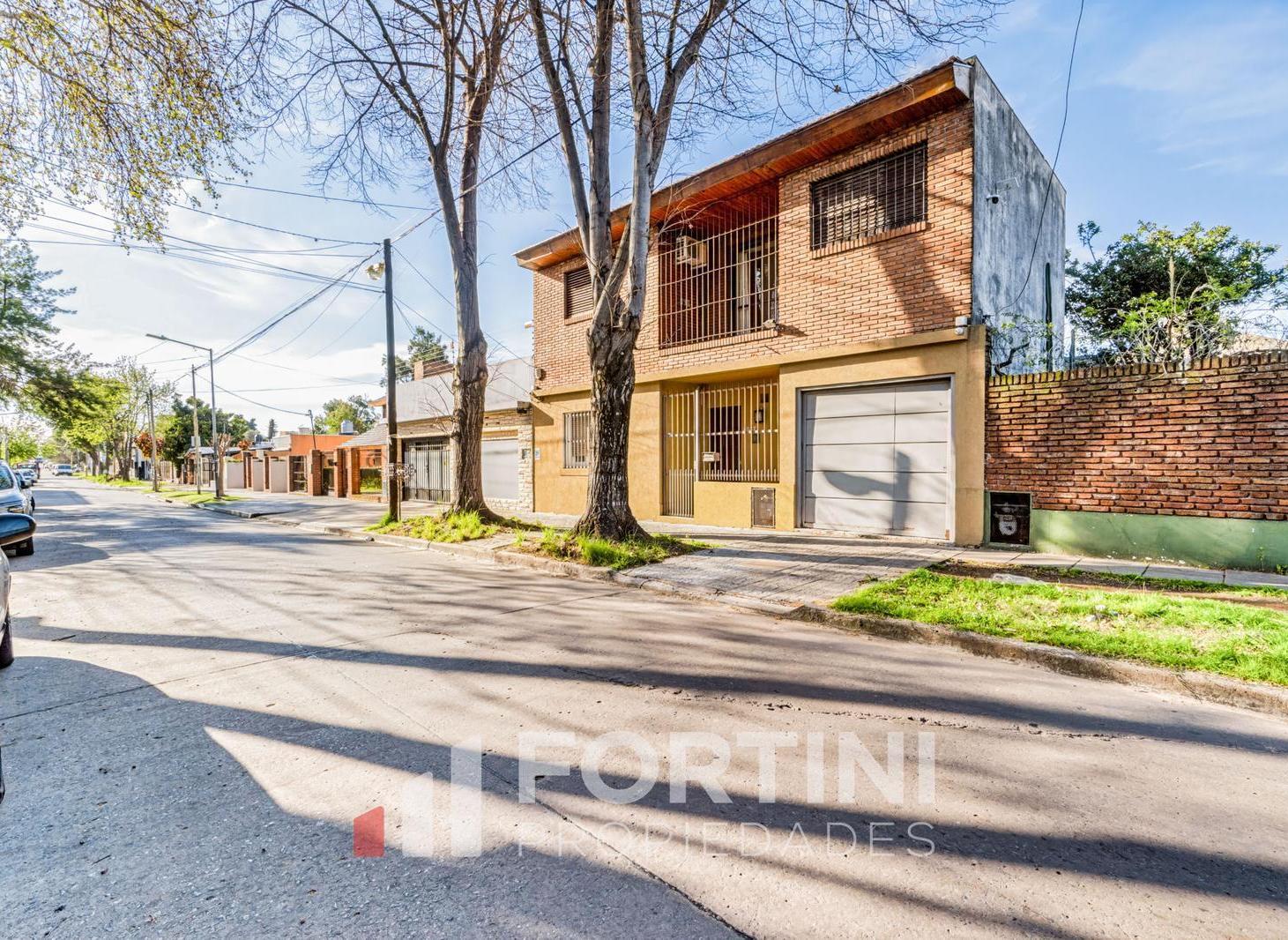 Foto de Venta Casa 4 ambientes cochera cubierta Jose Leon Suarez, imagen 3
