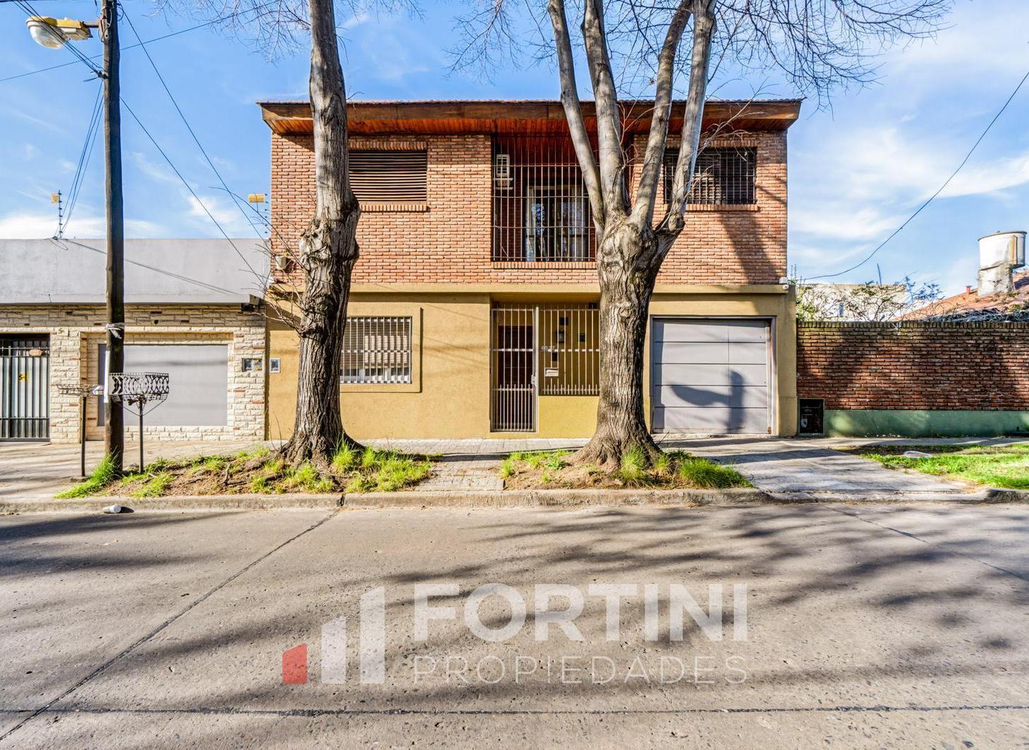 Foto de Venta Casa 4 ambientes cochera cubierta Jose Leon Suarez, imagen 1