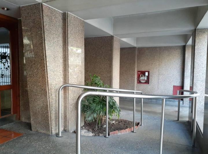 Departamento de 3 Ambientes en Excelente Edificio. Vista Abierta. Oportunidad! 2