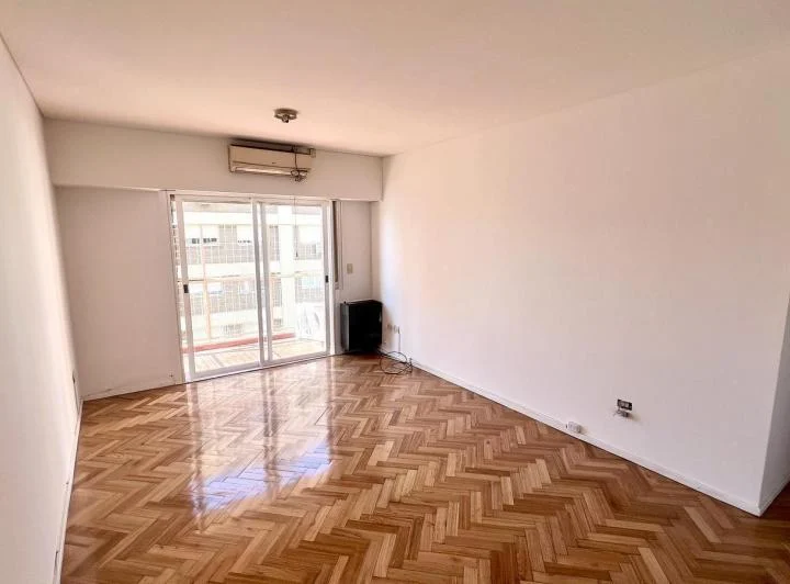 Departamento de 3 ambientes Contrafrente Balcón Cochera en Caballito ALQUILER 5