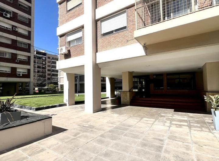 Departamento de 3 ambientes Contrafrente Balcón Cochera en Caballito ALQUILER 2
