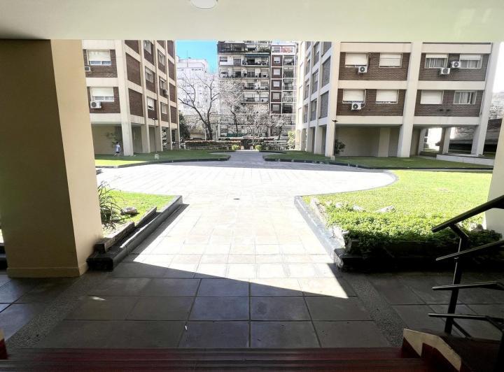 Departamento de 3 ambientes Contrafrente Balcón Cochera en Caballito ALQUILER 3