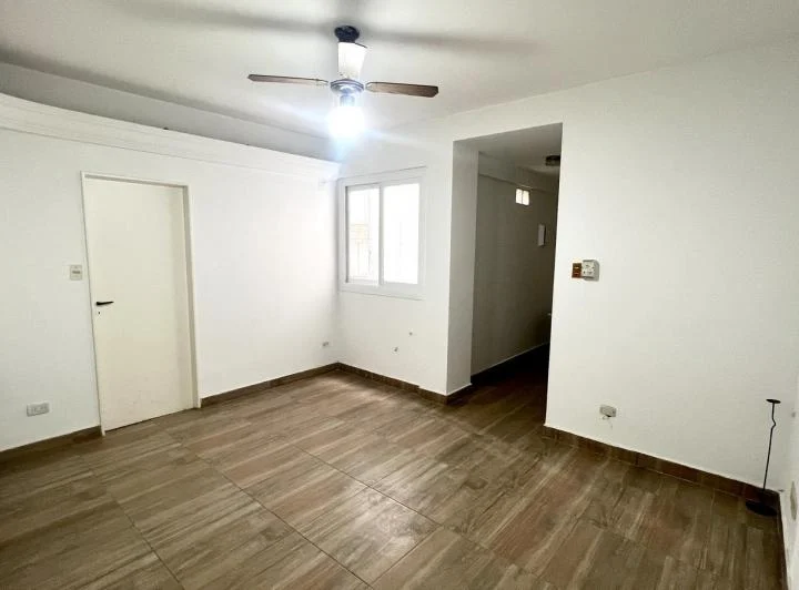 Muy lindo departamento de 2 ambientes, en 2° Piso . Excelente ubicación. Oportunidad 4