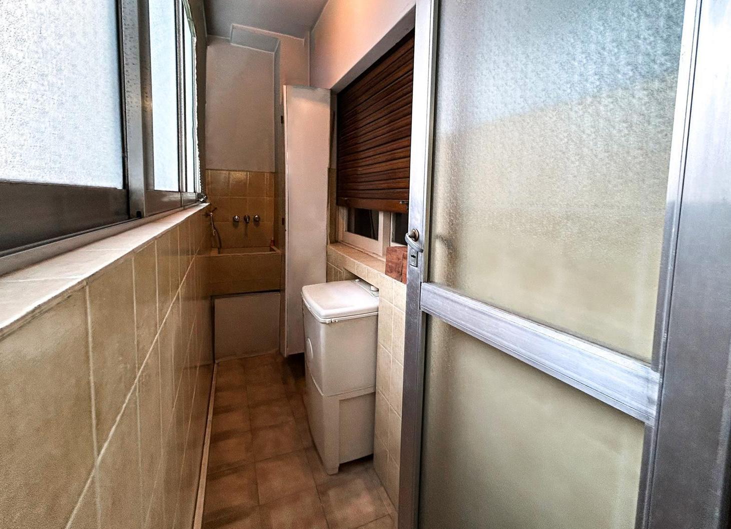 Foto de R. Falcon 2100 Departamento de 3 ambientes con dependencia 89m2 en, imagen 3