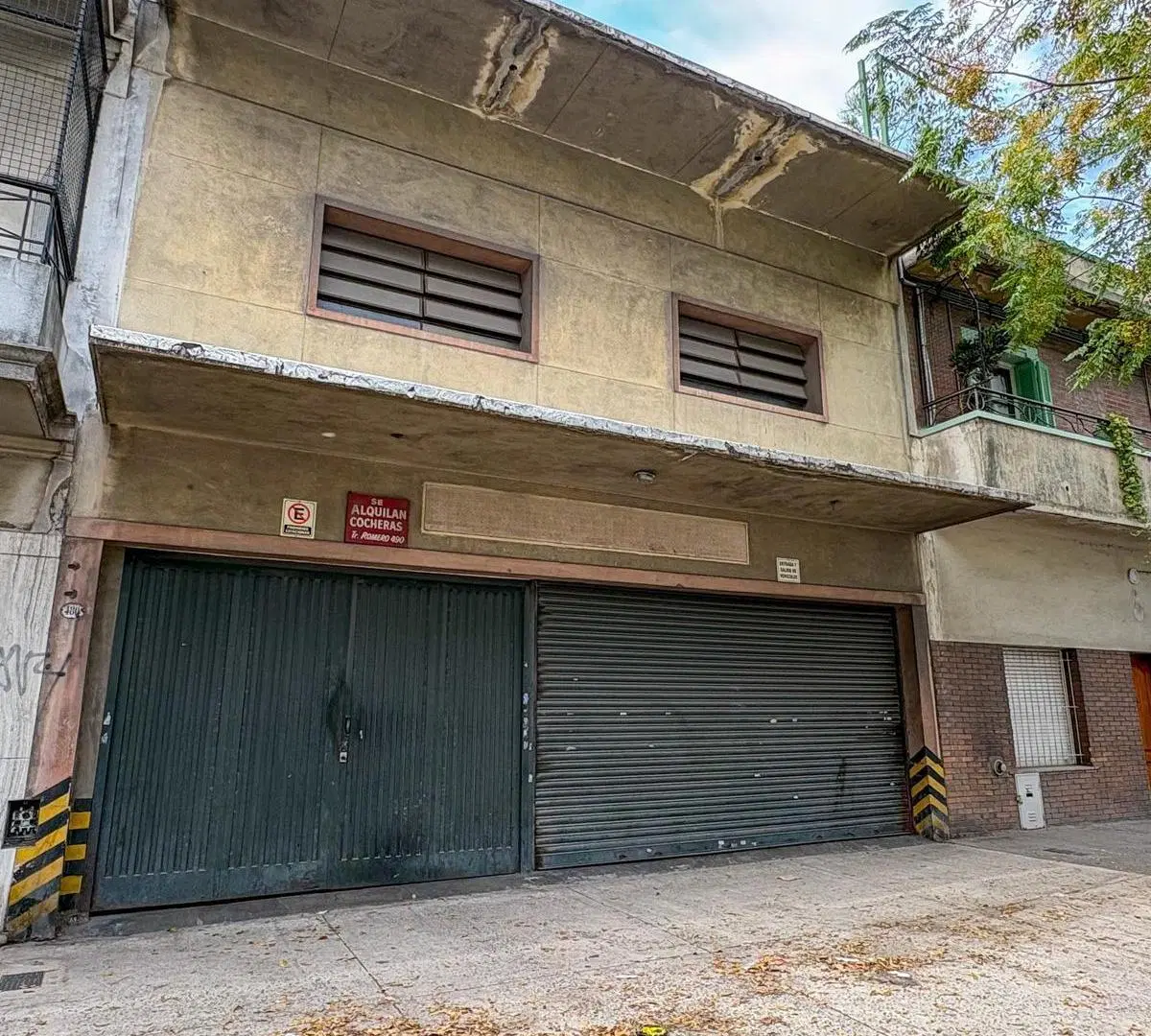 Amplio edificio comercial: Cocheras, Garaje, Galpón, Oficinas, Deposito..... 2