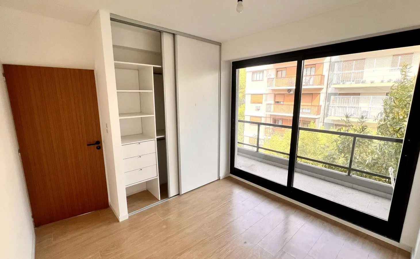 Neuquen 800 Departamento de 3 ambientes Cochera en Caballito VENTA 5