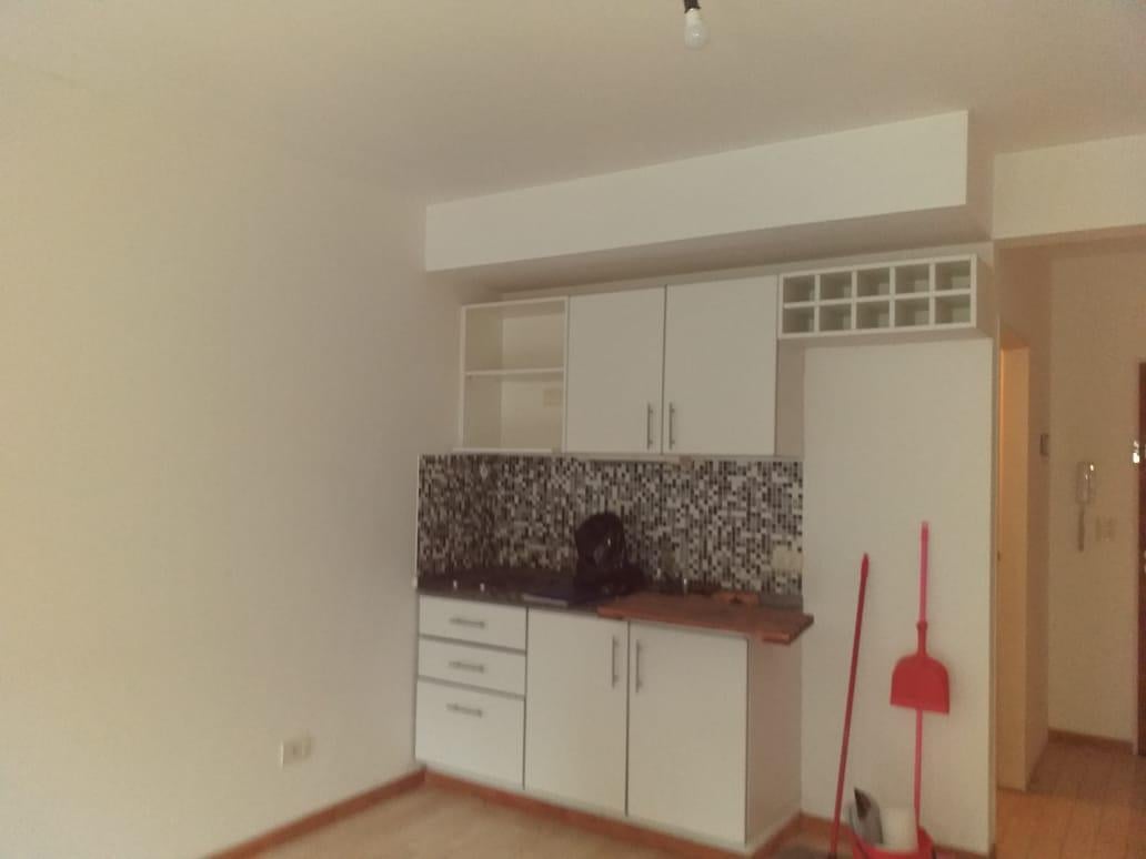 Foto de Cangallo 0 Departamento de 1 ambiente Frente Balcón en Parque, imagen 5