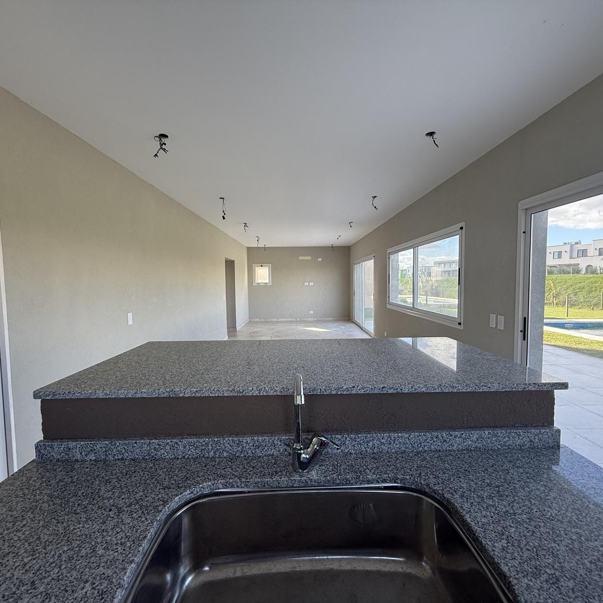 Casa Al Agua en Cantón Norte a Estrenar en Venta 4