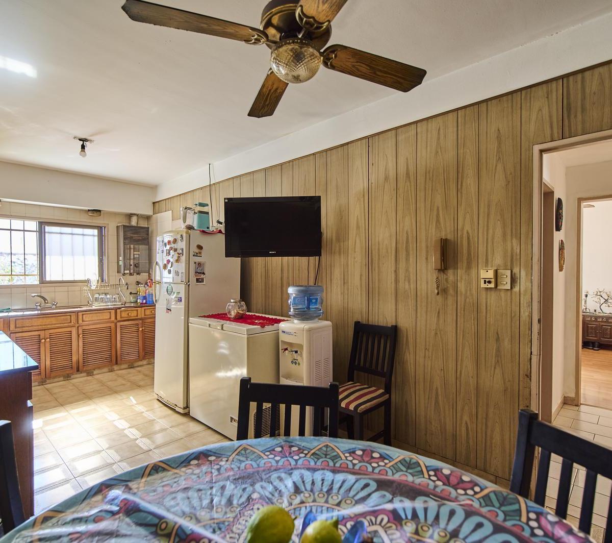 Casa en Venta, con Jardin Al Fondo y Local Al Frente 4