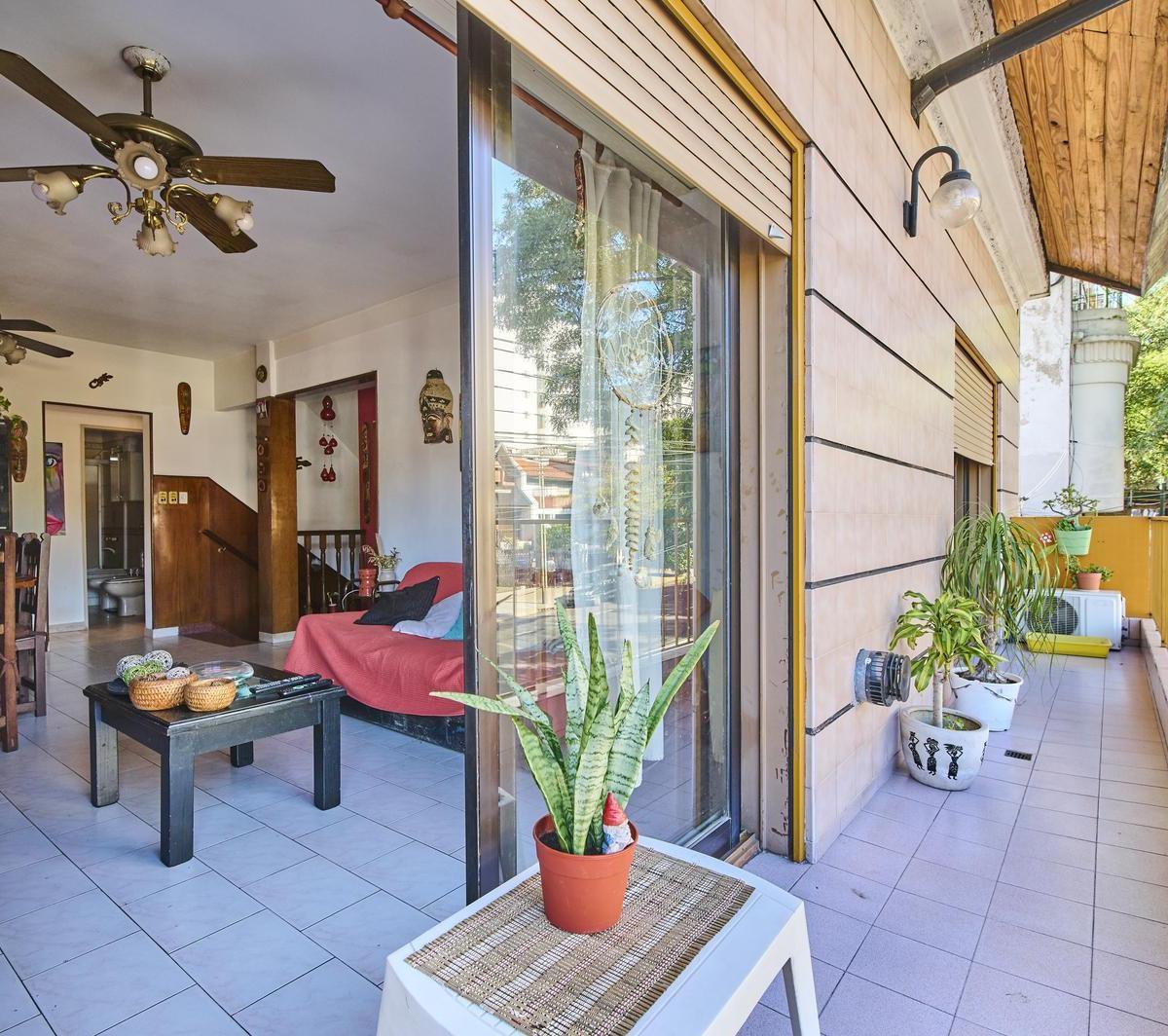 Casa en Venta, con Jardin Al Fondo y Local Al Frente 2