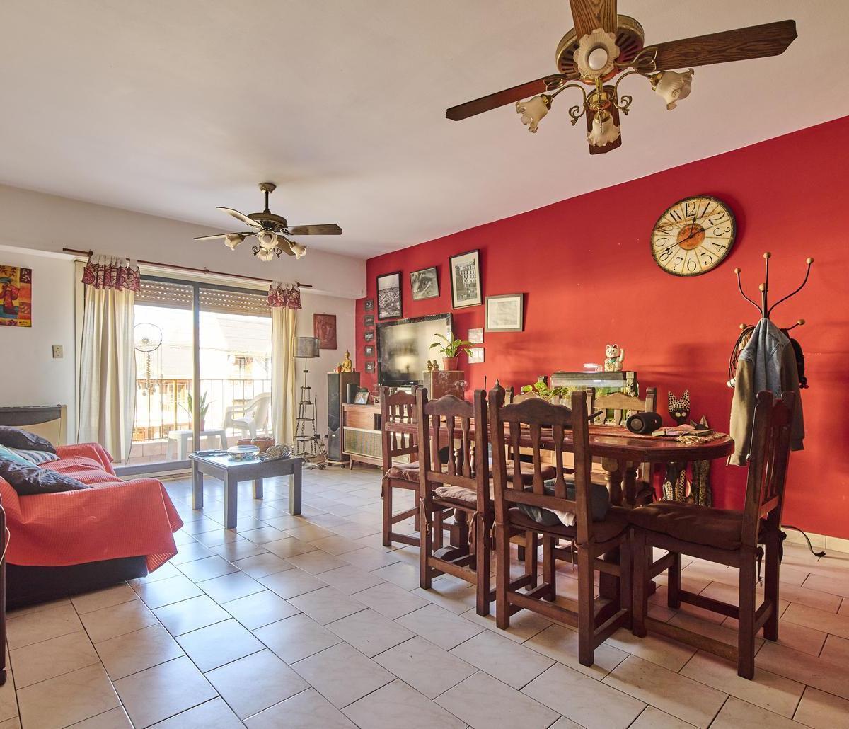 Casa en Venta, con Jardin Al Fondo y Local Al Frente 5