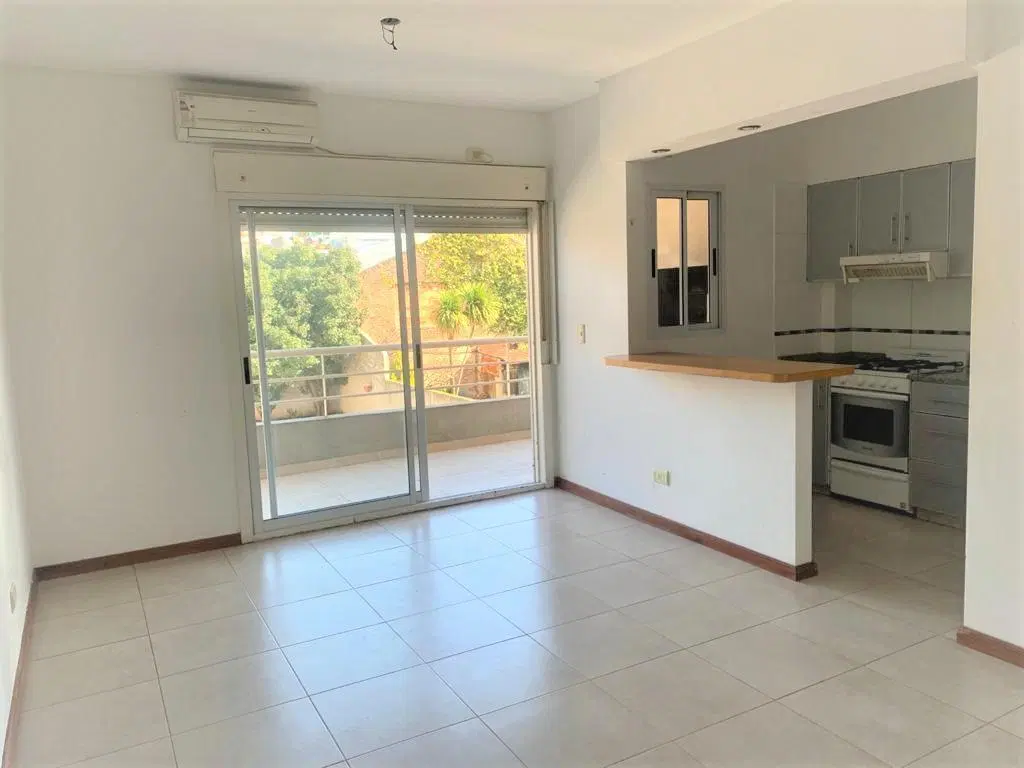 Departamento en VENTA con balcón. Apto profesional. 3