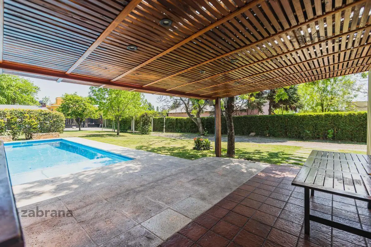 Venta Casa en Benavidez- Quincho-Pileta-Parque 3