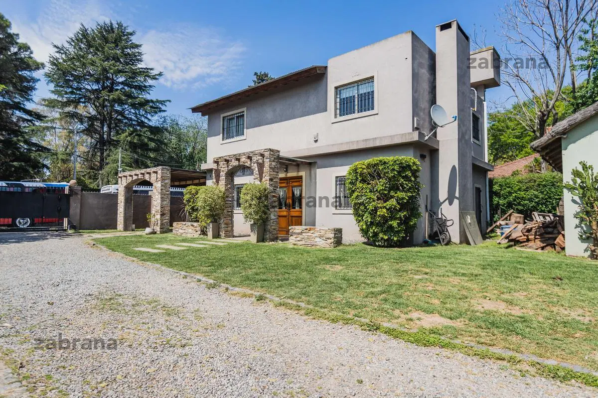 Venta Casa en Benavidez- Quincho-Pileta-Parque 5