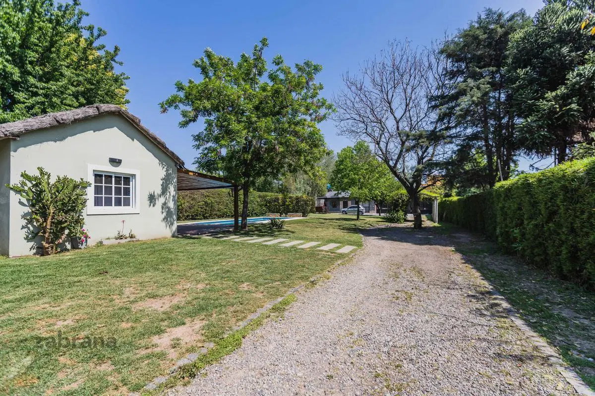 Venta Casa en Benavidez- Quincho-Pileta-Parque 2
