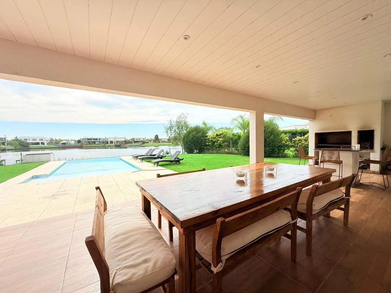 Casa en Alquiler anual de 6 ambientes al agua en Canton Golf 8