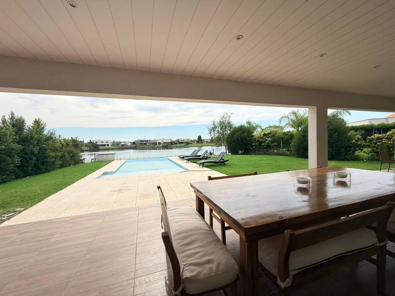 Casa en Alquiler anual de 6 ambientes al agua en Canton Golf 4