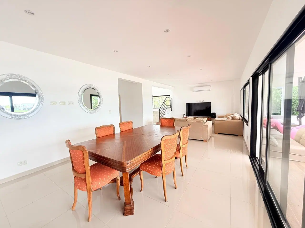 Casa en Alquiler anual de 6 ambientes al agua en Canton Golf 3