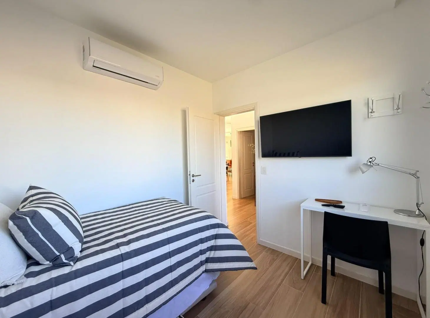 Casa en alquiler anual con muebles de 5 ambientes en  Puertos del Lago 2