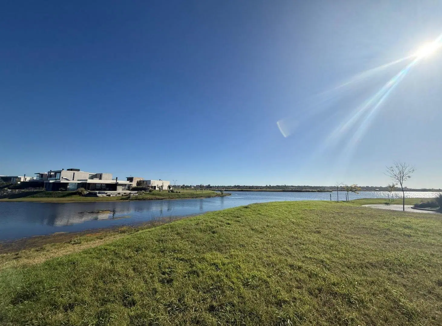 Lote en venta en Costas Puertos del Lago con costas en todo su entorno al lago central 5