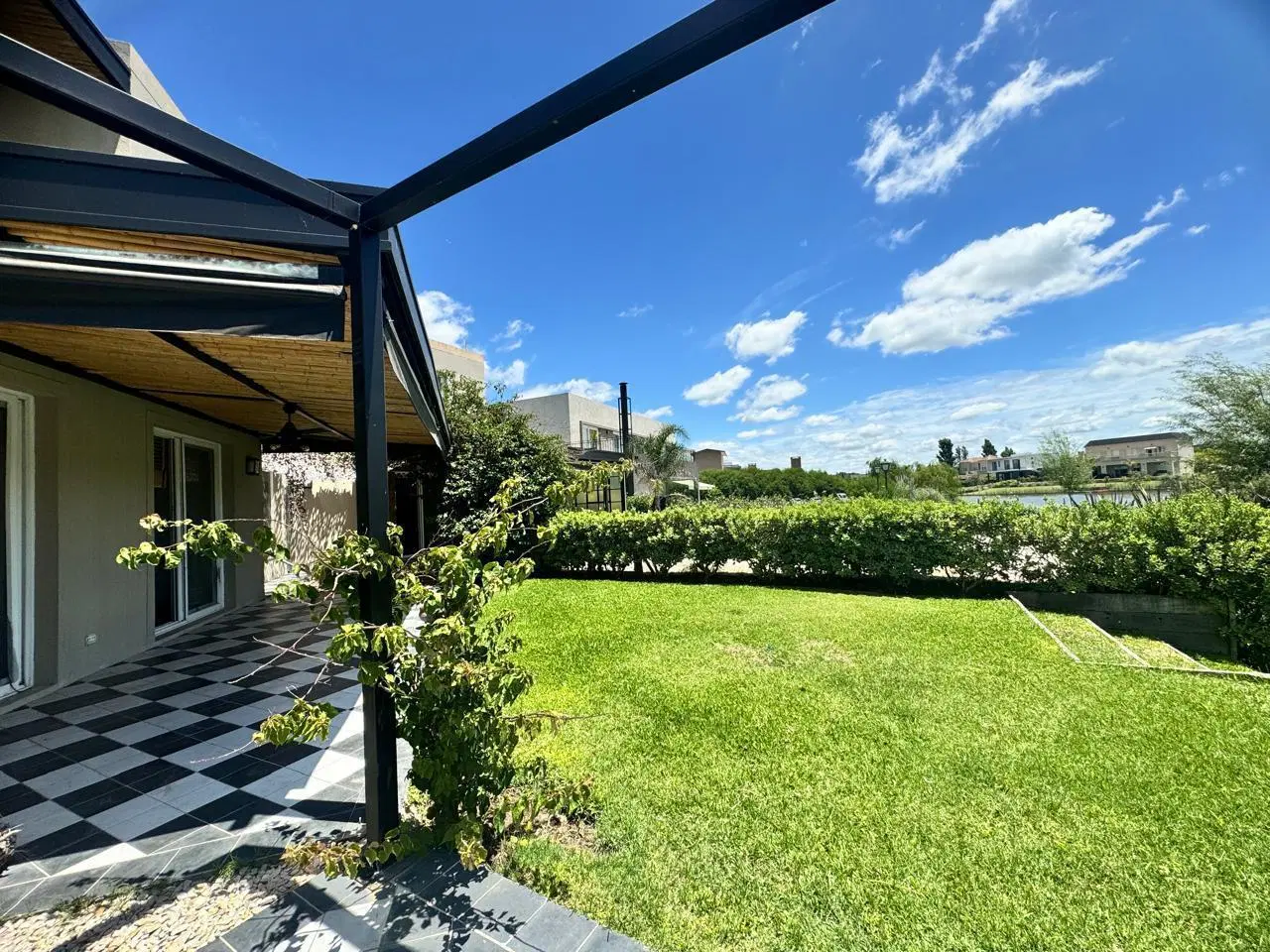Casa en El Canton - Islas con vistas al golf y al agua de 5 ambientes con pileta 8