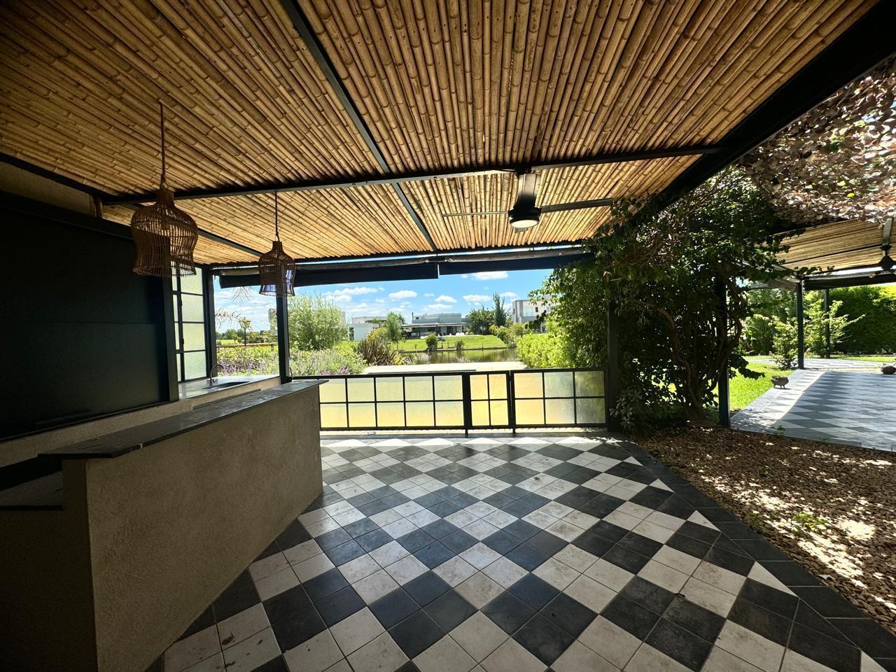 Foto de Casa en El Canton - Islas con vistas al golf y al agua de 5 ambientes, imagen 5