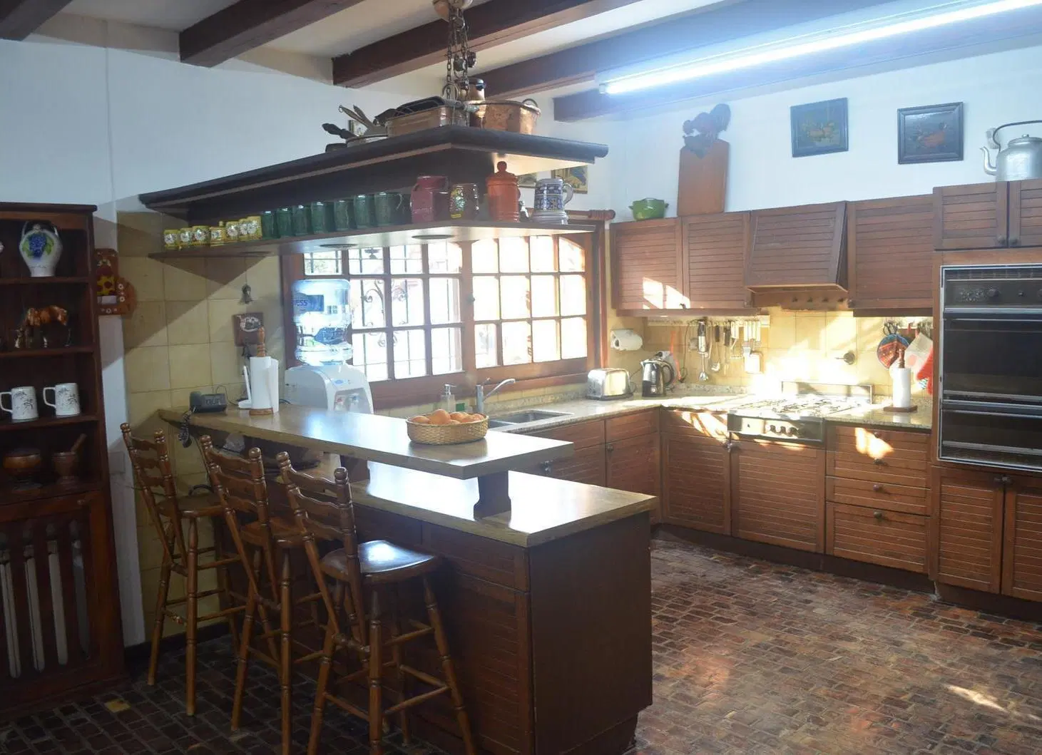 Casa quinta en venta en el Barrio El Cazador con terminaciones de primer nivel en su estilo colonial 4