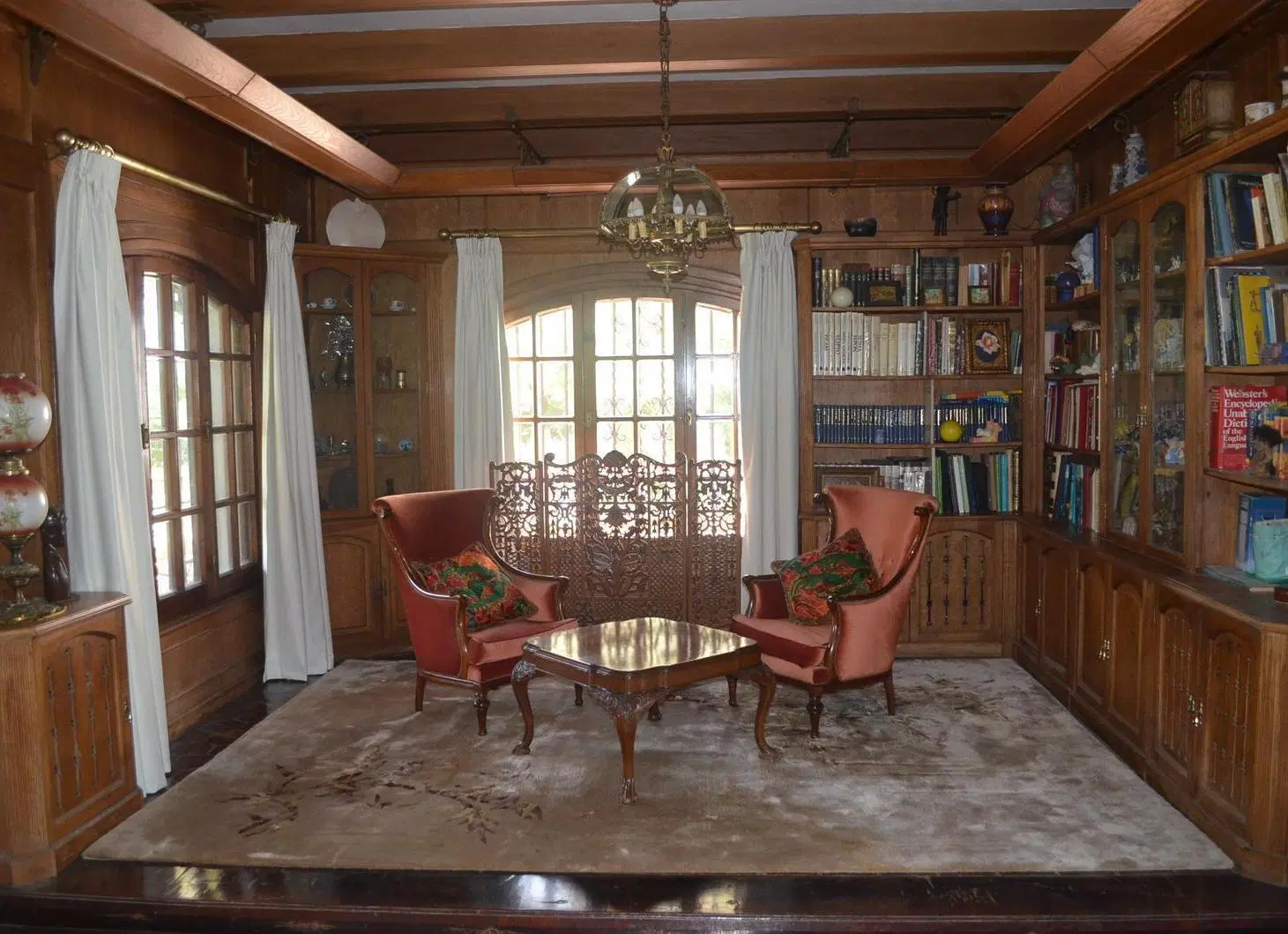Casa quinta en venta en el Barrio El Cazador con terminaciones de primer nivel en su estilo colonial 5