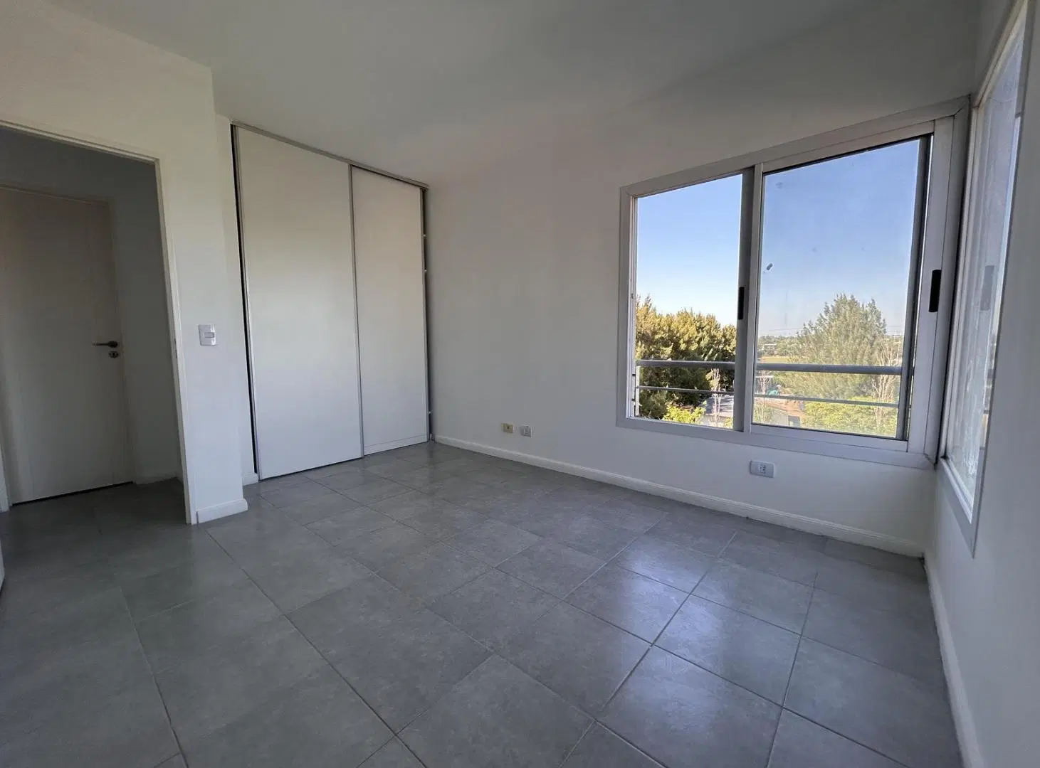 Departamento de dos ambientes en perfecto estado, recien pintado en venta y alquiler anual Nordelta 5