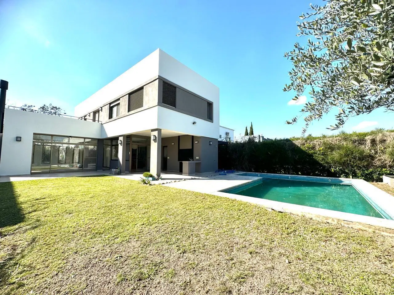 Casa en Los Sauces de 6 ambientes en alquiler anual con pileta 5