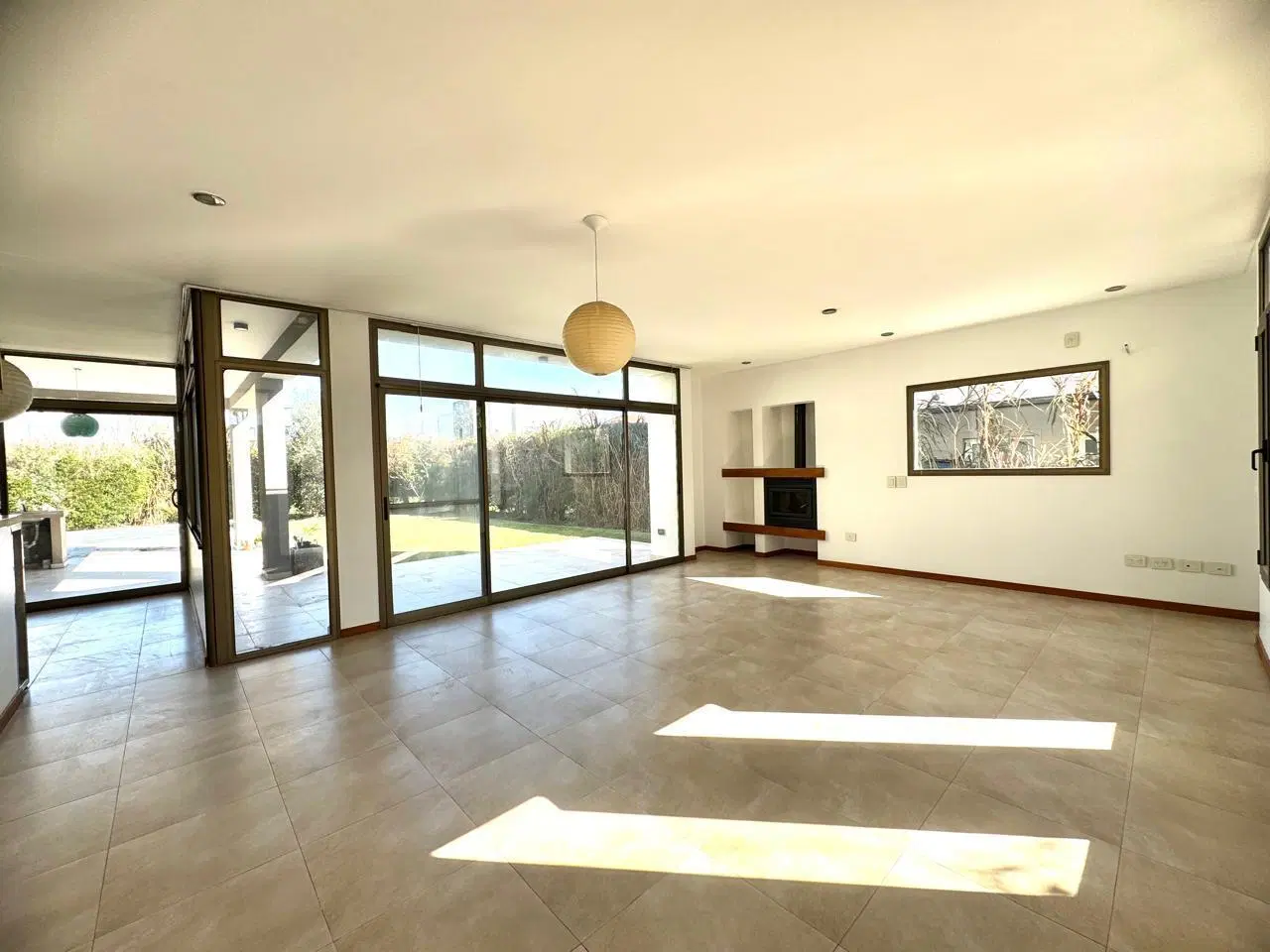 Casa en Los Sauces de 6 ambientes en alquiler anual con pileta 2