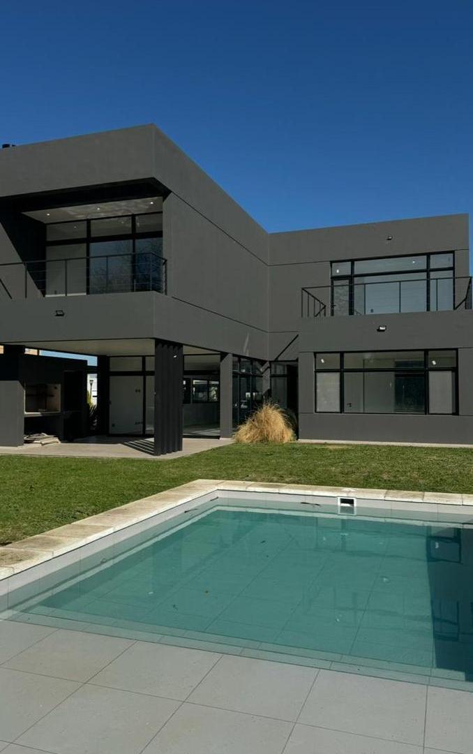 Foto de Casa en venta de 6 ambientes en Haras de Santa Maria con pileta, imagen 3
