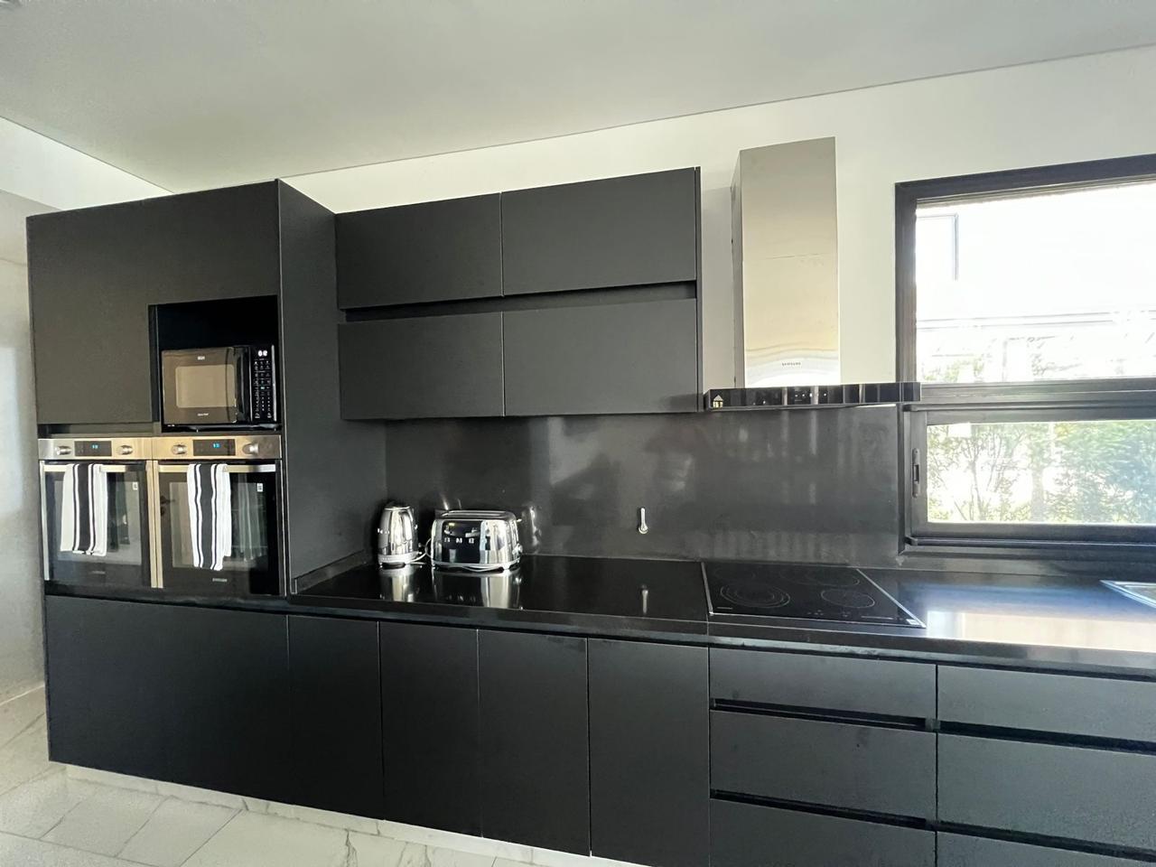 Foto de casa de 7 ambientes con pileta al lago en venta en Canton Islas, imagen 2