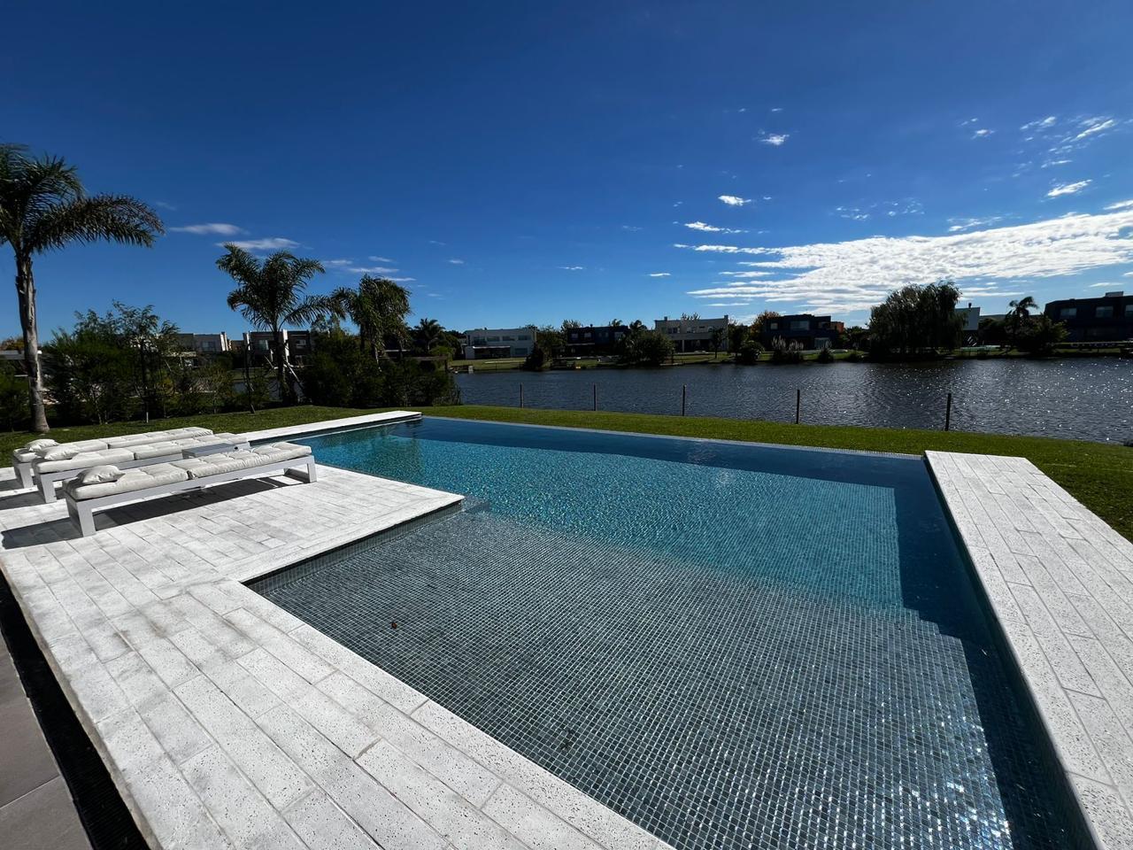 Foto de casa de 7 ambientes con pileta al lago en venta en Canton Islas, imagen 4