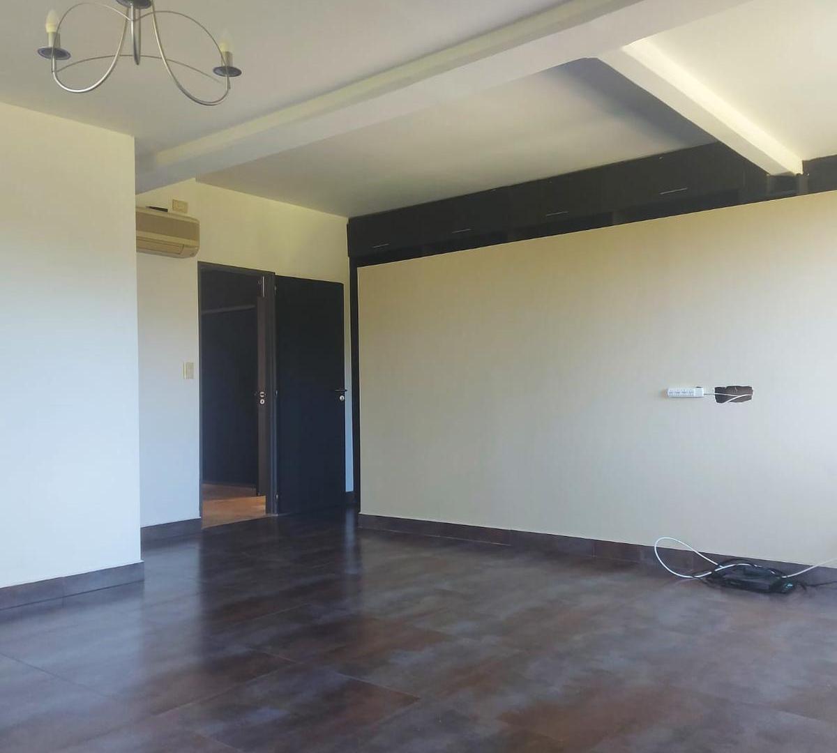 Foto de Casa en alquiler anual sin muebles sobre lote interno en Santa Maria De, imagen 2