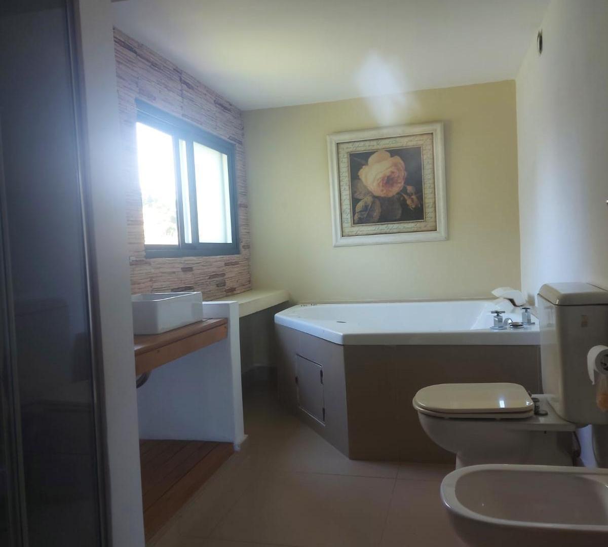 Foto de Casa en alquiler anual sin muebles sobre lote interno en Santa Maria De, imagen 1