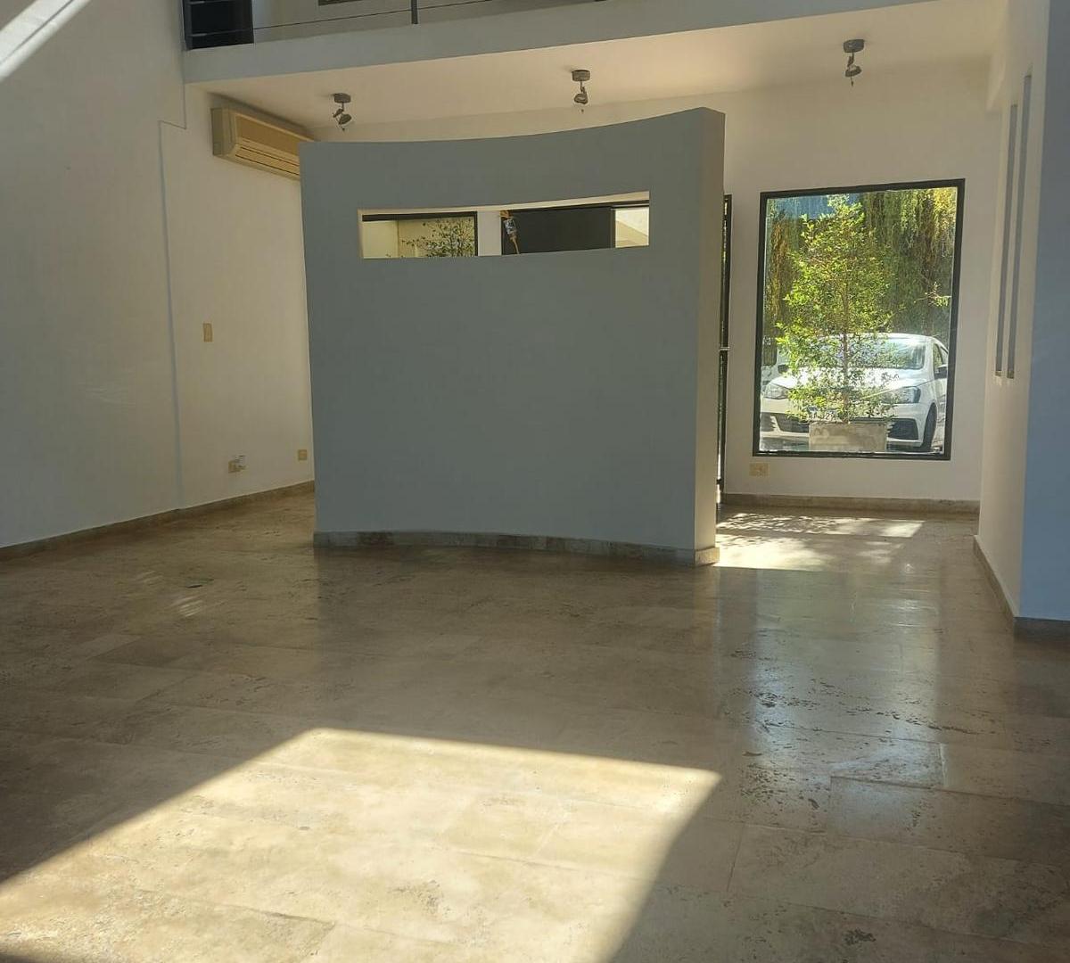 Foto de Casa en alquiler anual sin muebles sobre lote interno en Santa Maria De, imagen 4
