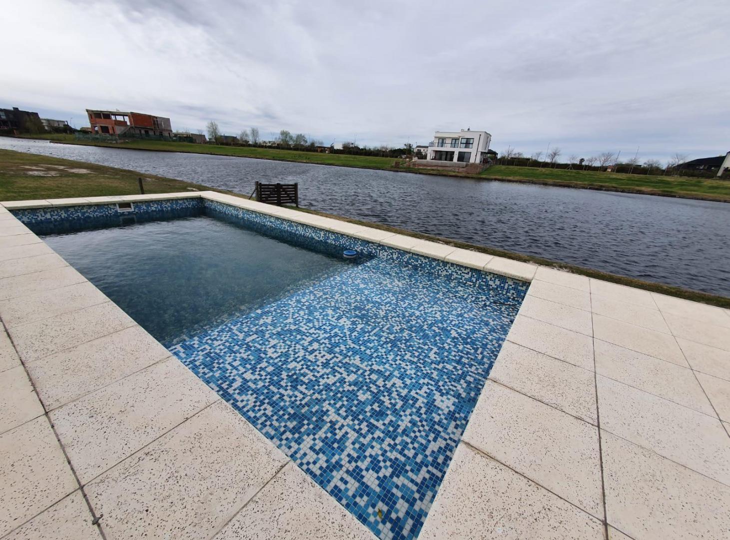 Foto de Casa al lago de 5 ambientes en alquiler anual en Ceibos Puertos del Lago, imagen 2