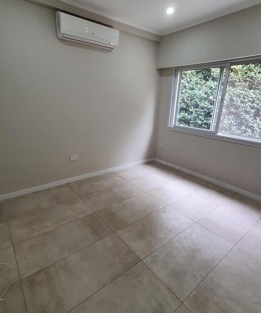 Foto de Casa al lago de 5 ambientes en alquiler anual en Ceibos Puertos del Lago, imagen 1