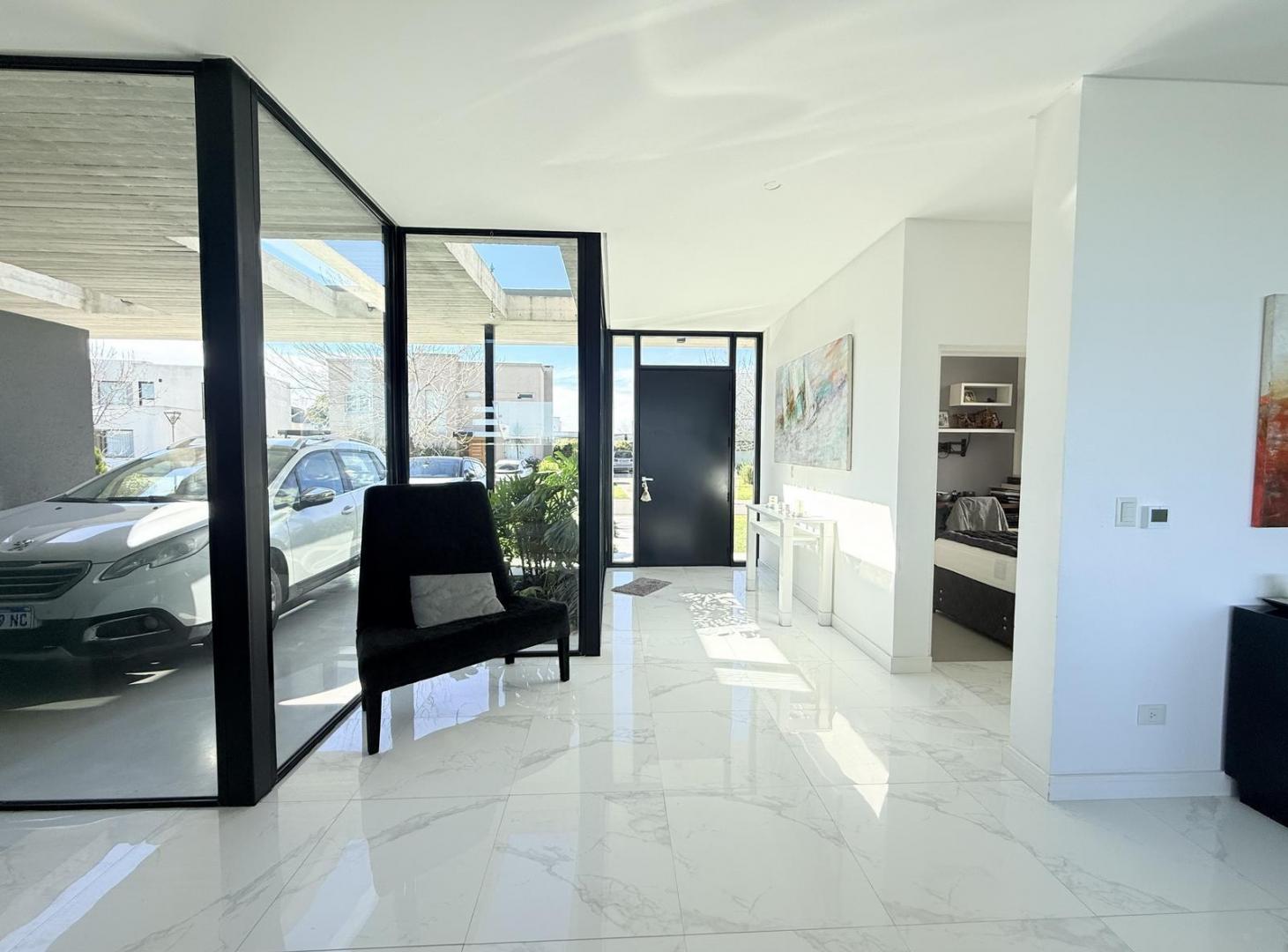 Foto de Casa de dos plantas de 7 ambientes a la laguna en venta en Puerto, El, imagen 4