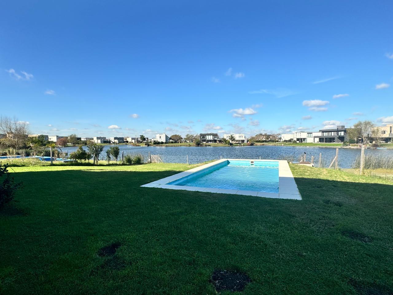 Foto de Casa en venta y oportunidad en islas al lago de 5 ambientes a la laguna, imagen 4