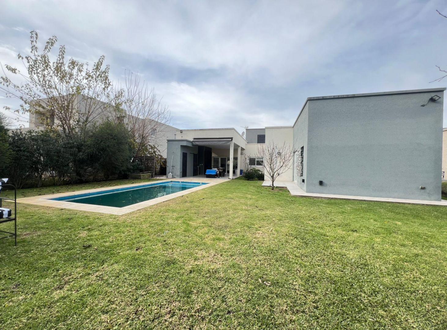 Foto de Casa en venta de 5 ambientes con pileta en El Canton Norte, imagen 3