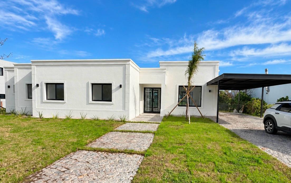 Foto de Casa en venta al lago en San Matias Area I con pileta galería cerrada, imagen 1