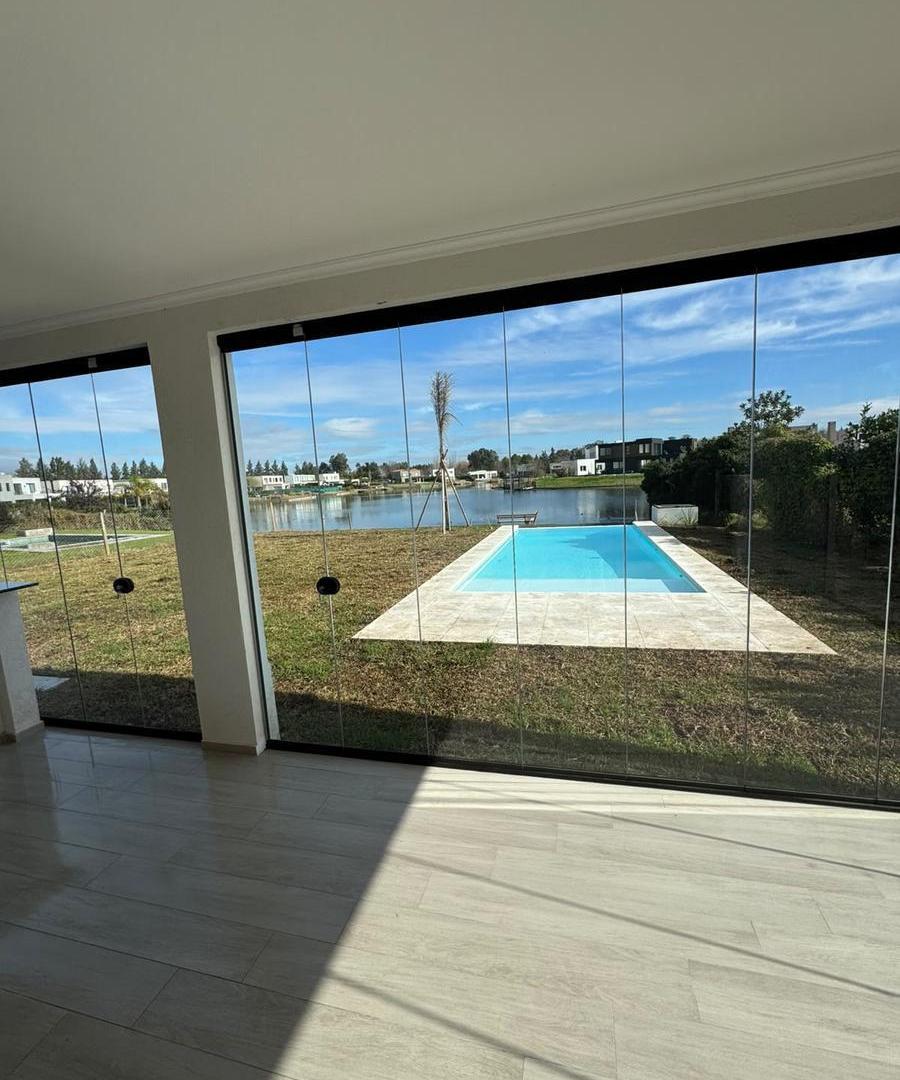 Foto de Casa en venta al lago en San Matias Area I con pileta galería cerrada, imagen 4