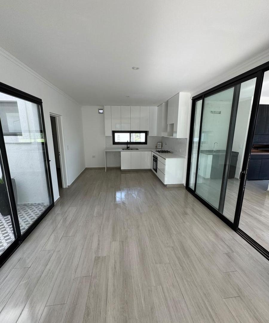 Foto de Casa en venta al lago en San Matias Area I con pileta galería cerrada, imagen 2