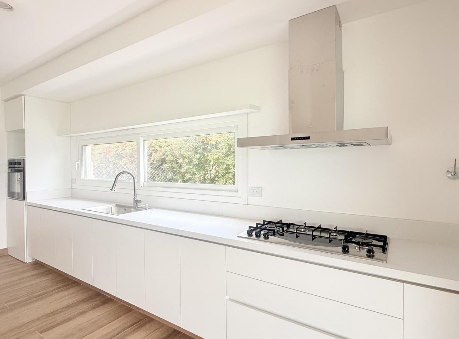 Foto de Casa en venta de 6 ambientes al golf y al agua en Canton Golf de, imagen 3