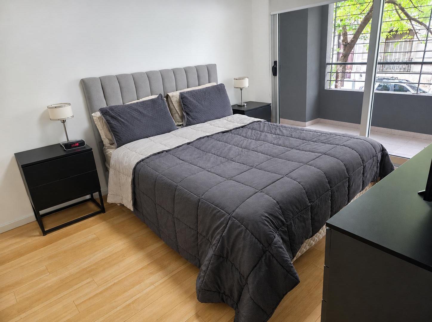 Foto de VENTA | 2 AMBIENTES CON BALCÓN CORRIDO Y PATIO EXCLUSIVO | BOEDO, imagen 1
