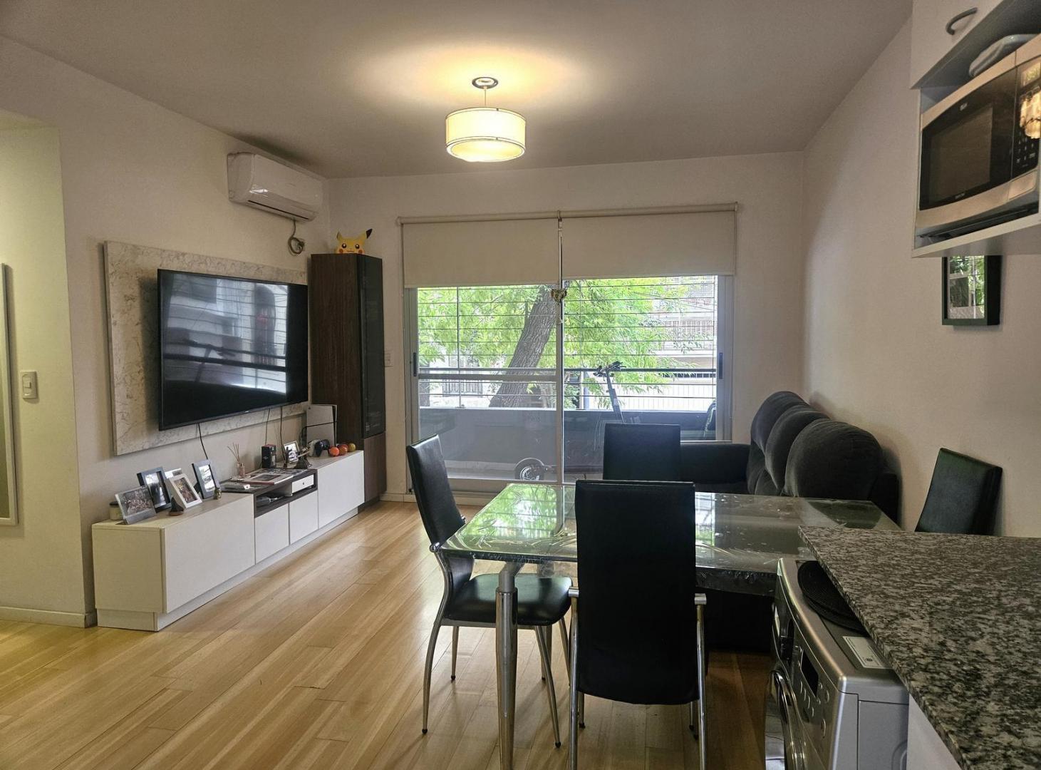 Foto de VENTA | 2 AMBIENTES CON BALCÓN CORRIDO Y PATIO EXCLUSIVO | BOEDO, imagen 2