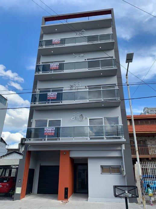 EXCELENTE DEPTO DE 3 AMBIENTES CON COCHERA EN WILDE CENTRO