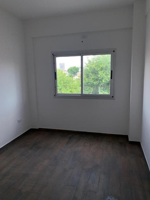 Foto de EXCELENTE DEPTO DE 3 AMBIENTES CON COCHERA EN WILDE CENTRO, imagen 3